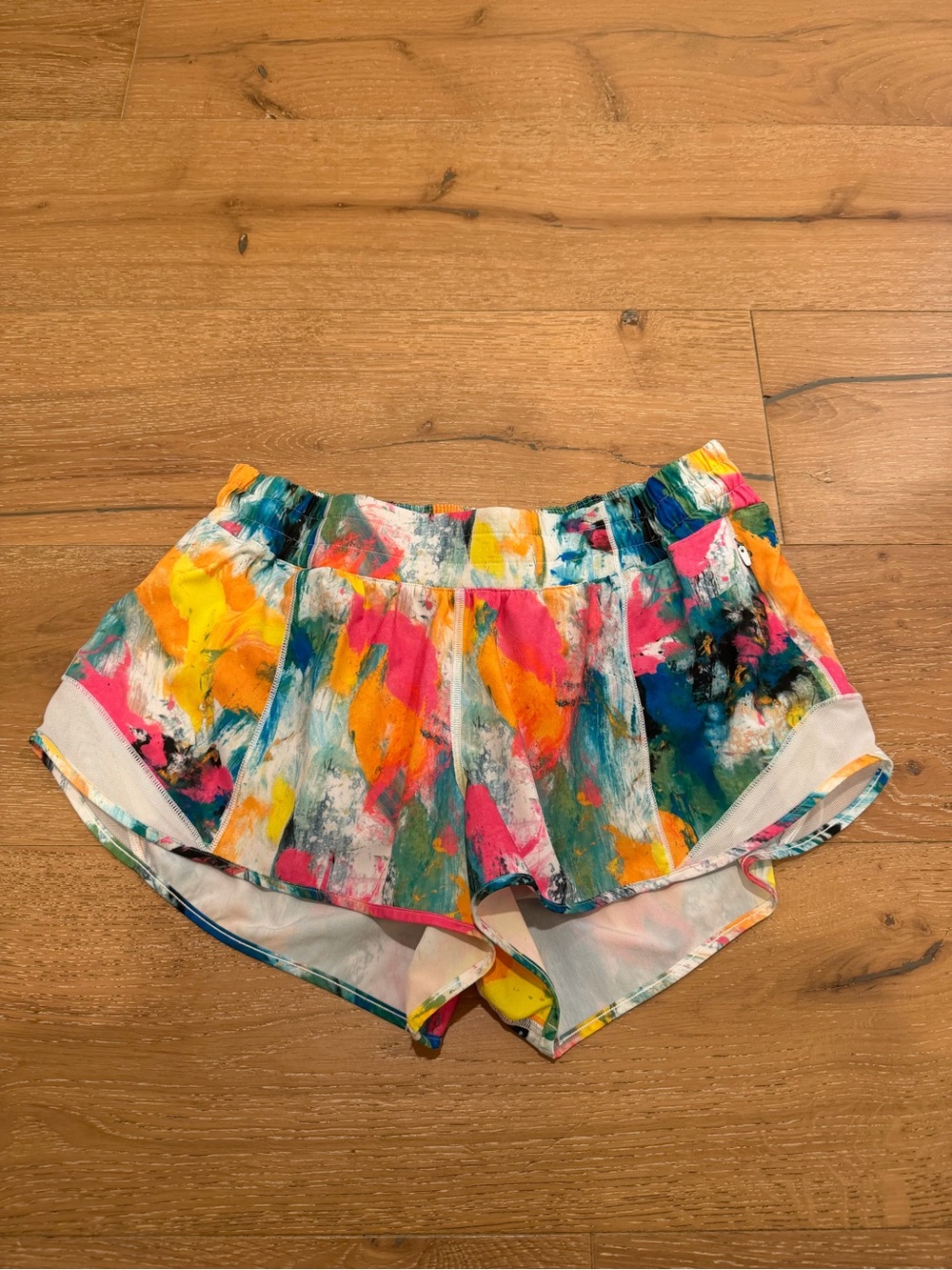 Lululemon Vibrant Hotty Hot Shorts - size 10 - Picture 2 of 6